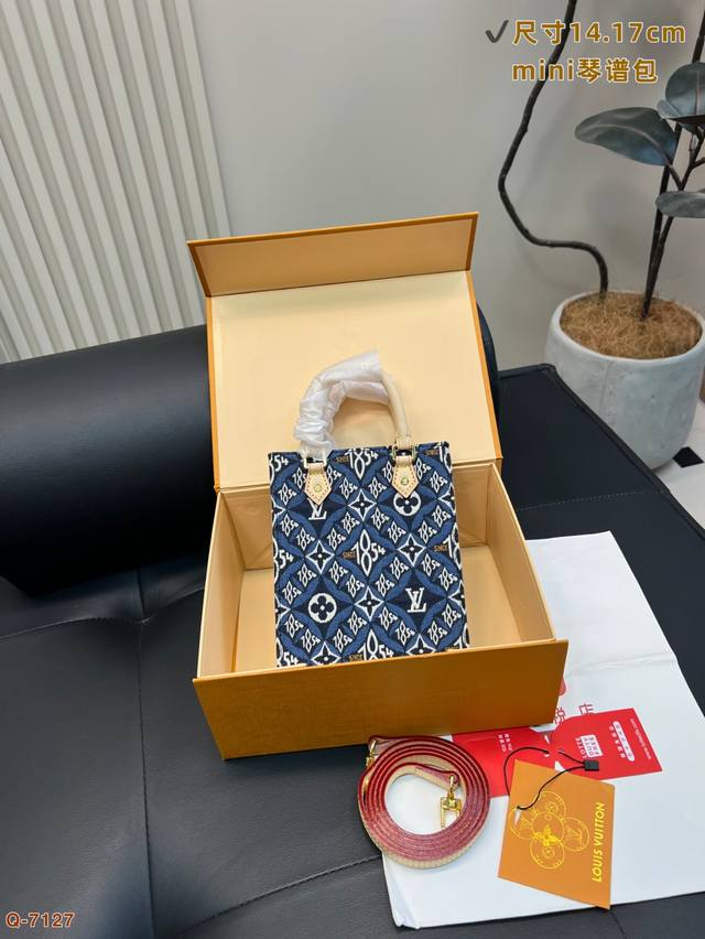 配折叠盒 Lv 路易威登 Petit Sac Plat 竖款琴谱包 迷 你 蓝色帆布拼皮 尺寸：14*17Cm