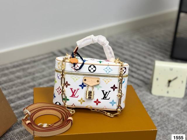 全套包装 变码芯片 钢五金 Lv尤物人间白三彩真漂亮啊白三彩系列每一只都值得收藏，又可以搭配俏皮可爱下次想试试洒脱一点穿搭彩色老花 五彩缤纷的少女心满出来这只包