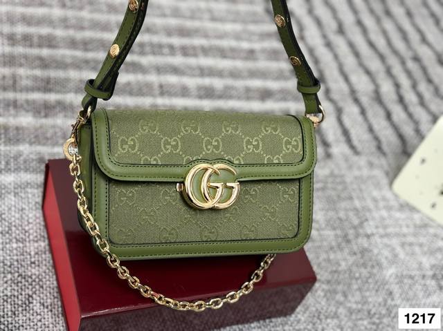 配盒子 酷奇新款 1955马衔包又一大爆款马衔出货 即气质 又休闲 包型不变的是复古气息 风靡时尚圈 专柜最包时尚人士必留 容量超大 随意搭配喔 街拍必备真的是 配盒子 酷奇新款 1955马衔包又一大爆款马衔出货 即气质 又休闲 包型不变的是复古气息 风靡时尚圈 专柜最包时尚人士必留 容量超大 随意搭配喔 街拍必备真的是