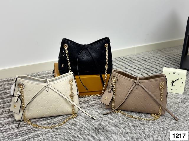 配盒子 Lv Carryall家族又添新成员 Lv设计师有一种不管钱包死活的审美，新版Carryall变可爱了，而且不喜欢大包的姐妹这个就没什么顾虑了，先预测一