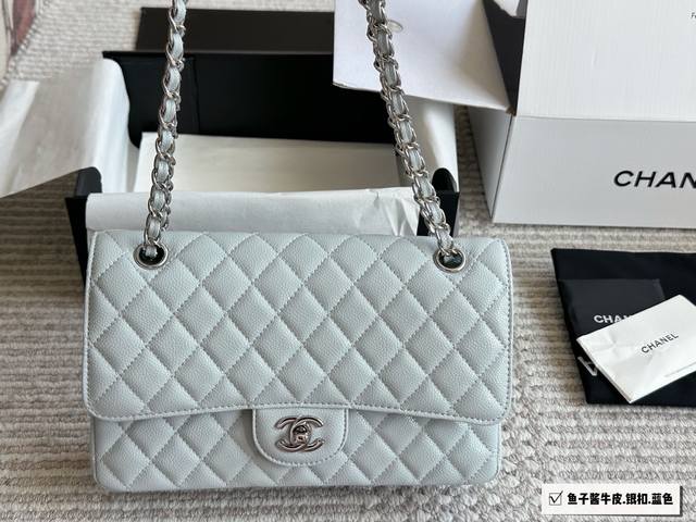 Chanel小牛皮Cf系列菱格包香奈儿#精致女神推荐入手呦 美貌与实用并存 近年超盛行而小香这款做的超级棒 百搭休闲,职业,萌新等多种风格 材质是原版牛皮工艺