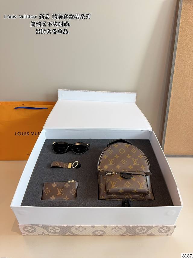 配精美套盒. Lv 双肩包小辣椒 老花小辣椒双肩包 注意提手部分原版起鼓 秒杀市场便宜货 进口原版皮加进口原版进口五金,由帆布裁制而成,饰有“Paris”皮质贴 配精美套盒. Lv 双肩包小辣椒 老花小辣椒双肩包 注意提手部分原版起鼓 秒杀市场便宜货 进口原版皮加进口原版进口五金,由帆布裁制而成,饰有“Paris”皮质贴