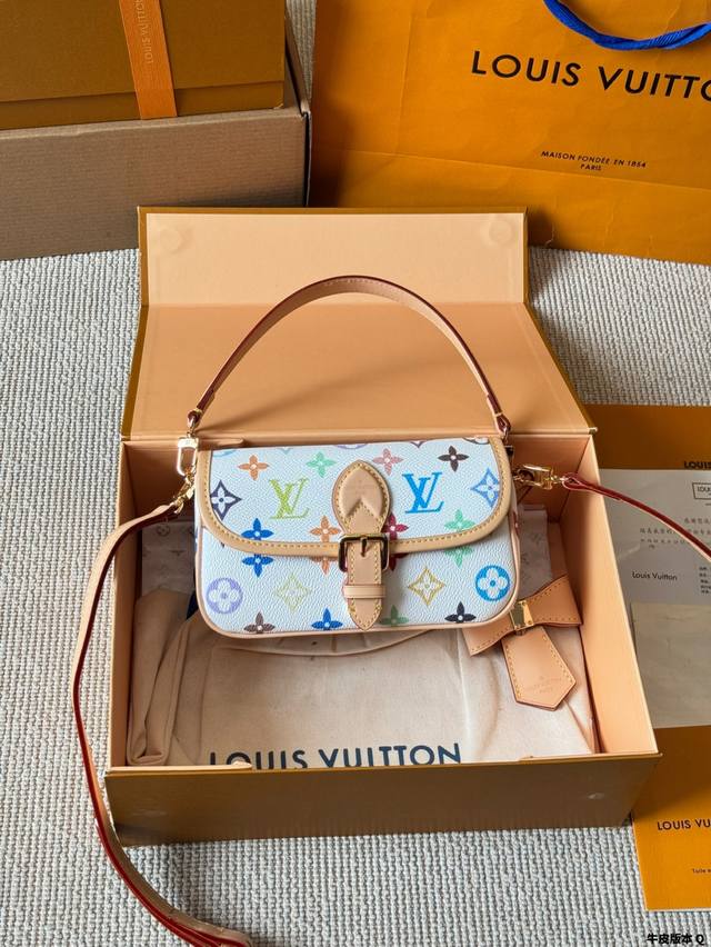 牛皮版本 Lv Nano Diane牛皮腋下法棍包 全钢五金全套礼盒包装 尺寸 18 12Cm