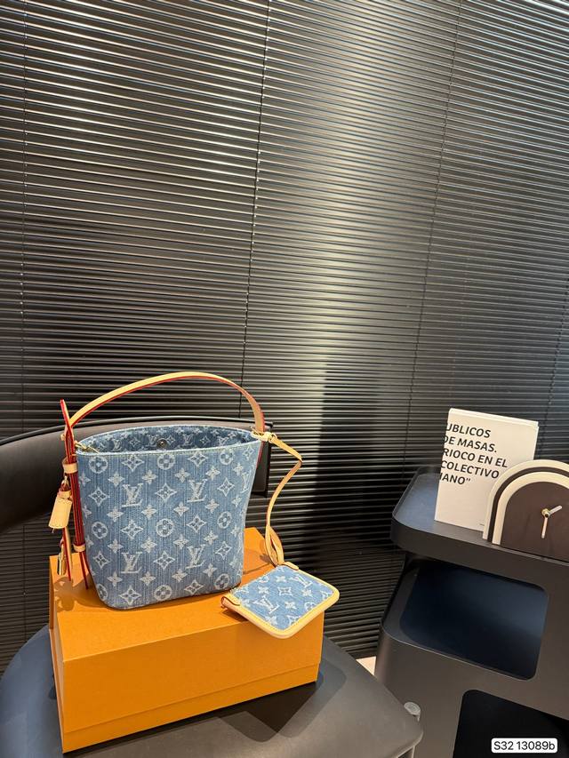 配飞机盒折叠盒子 盲猜这次Lv牛仔上新黑马是All In Bb Lv水桶 Lv尤物 尺寸：17 18.5 货号13089B