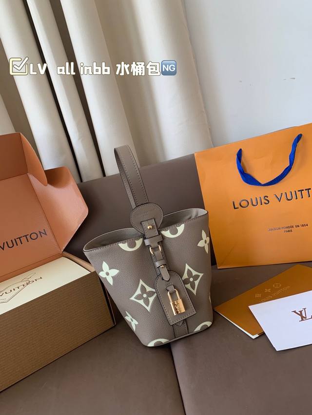 配礼盒. Lv All Inbb 水桶包 氛围感满满的一款 任何搭配都能够轻松驾驭 低调有质感 容量也很可尺寸：17*18