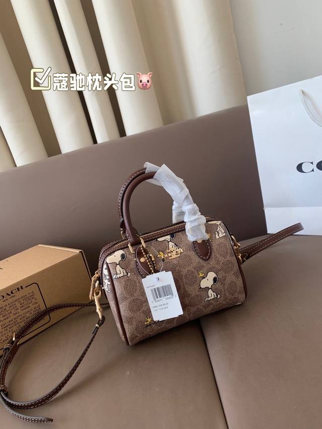 配折叠盒子 蔻驰枕头包出货 最新款 超级实用的款式 手提 斜挎多用款 原版电镀五金带Logo 超级大牌 内衬Logo时尚百搭款式 不挑年龄段 喜欢的抓紧自留啦