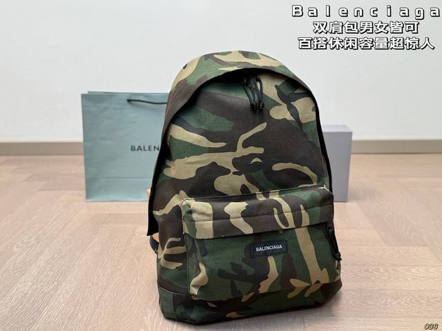 Balenciaga双肩包 巴黎世家 男女皆可 百搭休闲 容量超惊人 重点是真的很轻便 设计也很简约耐看 尺寸34 42