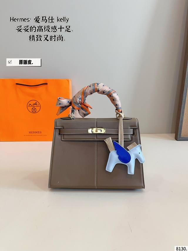 纯皮. 爱马仕 凯莉 Kelly 系列. 真的太香了 属于日常休闲跟 女人味都可以驾驭的那种 自己搭配了肩带 平时带 娃也可以解放双手 跟朋友下午茶手提更有Fe