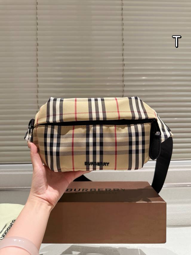 巴宝莉 Size：30.13 折叠礼盒 Burberry Tb包新品腰包 高品质哦！