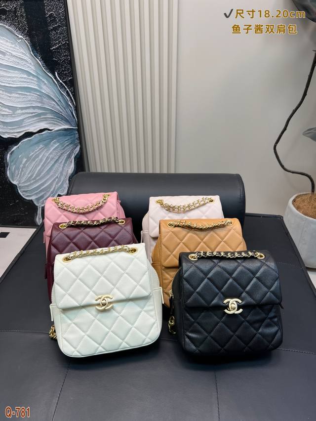 配折叠盒 早晚都要火的绝绝子！香奈儿Chanel22P早春新款双肩这一季最火最重要的一枚绝绝子，出场了！ 这款双肩包实用性具佳，容量感人，一定不要错过的绝绝子！
