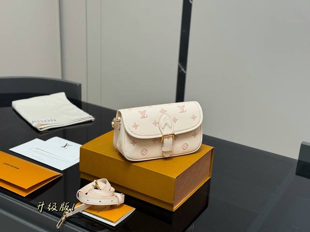 配折叠盒 Size：19*11Cm Lv Diane法棍 Nano尺寸了 真的难以置信！