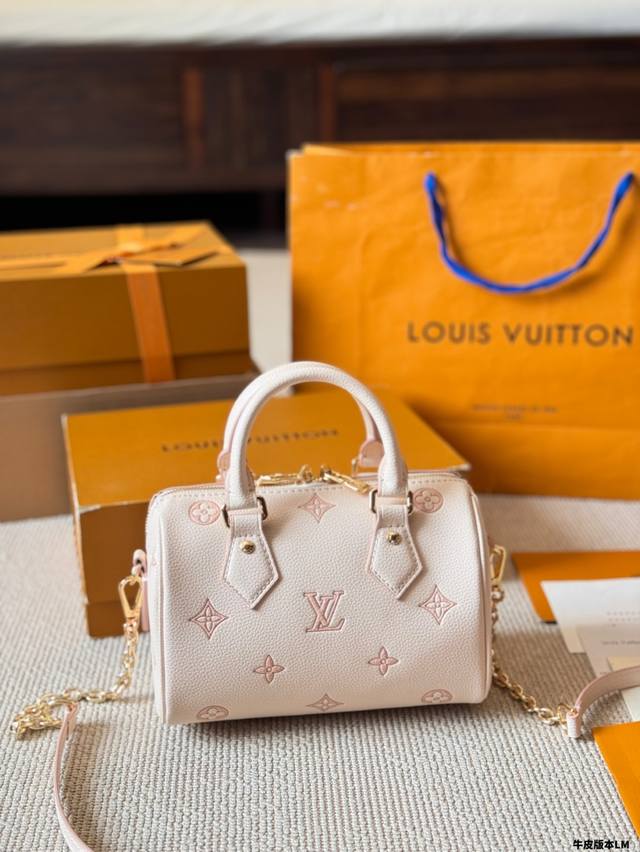 牛皮版本 Lv Speedy 枕头包 版型 内里和专柜毫无差别 真正原版复刻 内里可拆卸 火遍全球的爆款机场大包 机车女神包 明星同款 贵气而充满活力的品牌设计