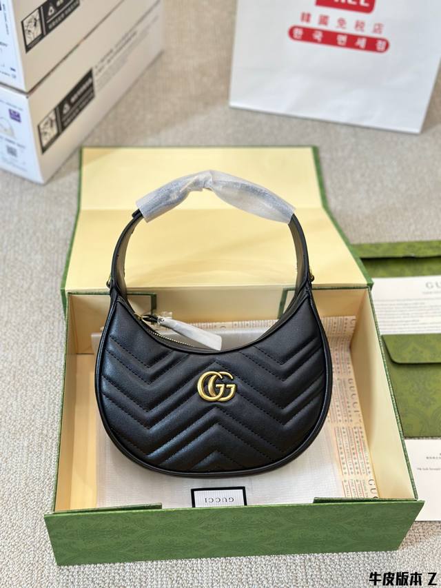 牛皮版本 Gg Marmont半月型包包 Guccimarmonto 又出半月型包包◎° New到Gg Marmont半月型包包店里目前有黑色An D白色两款呦