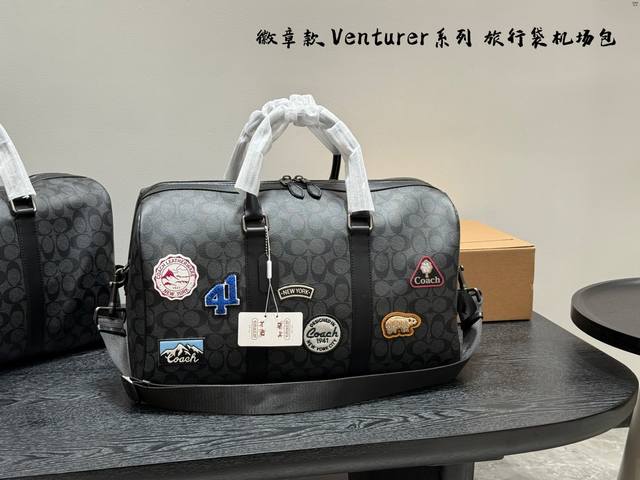 无盒 徽章款 尺寸：45*26Cm Coach 蔻驰旅行袋机场包 Coach Venturer旅行系列，每年的徽章限定款都是大热门，男女均可，满足你日常出行，宽