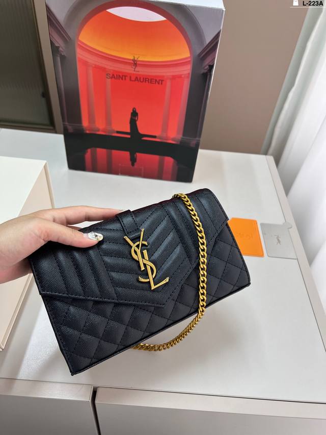 配镜子 圣罗兰Ysl信封包 经典包包推荐哦！ 百搭而且很有气质。 L-223A尺寸20×10折叠盒飞机盒