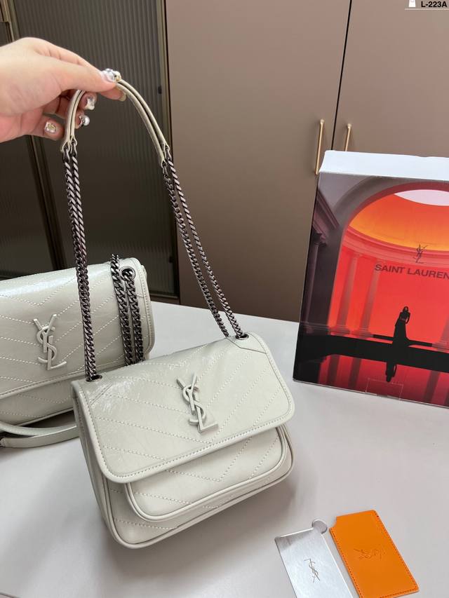 小 配镜子 圣罗兰Ysl Niki邮差包 简直无法拒绝 超显气质 高级感十足 集美必入款 L-223A尺寸22×14 28×18折叠盒飞机盒