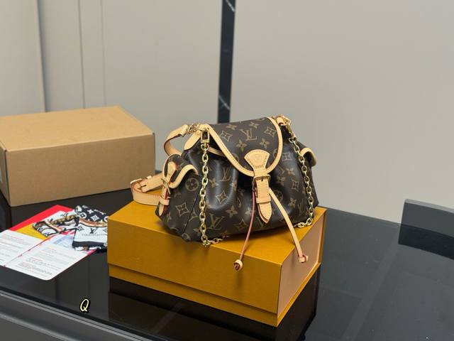 配折叠盒飞机盒 Lv新款来啦 OdysséE手袋 源自2025秀款～ 复古千禧中带一点点俏皮可爱 Monogram经典老花黑色皮质