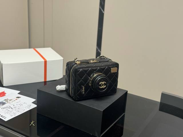 配折叠盒 Size：19.13Cm 香奈儿新款相机包 本季最佳的单品 最值得入的 必须要有的款啊啊