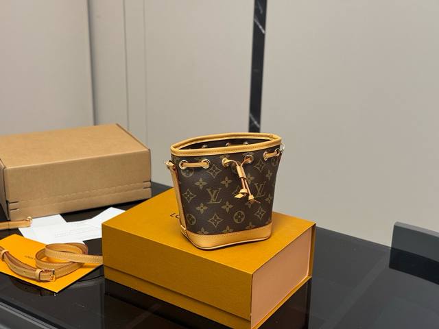 配折叠盒飞机盒 Size：13*16Cm Lv 新款Nano 水桶包 补货刚刚到货！ 老花Ydds！ 快入！快入！