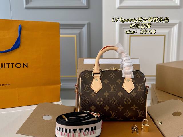 20Cm 折叠盒飞机盒 Size：20×14 Lv 路易威登Speedy波士顿枕头包 经典重现，轻便又时尚～ 肩带调节，可手提，可拆卸！ 浓浓复古风，时尚百搭，