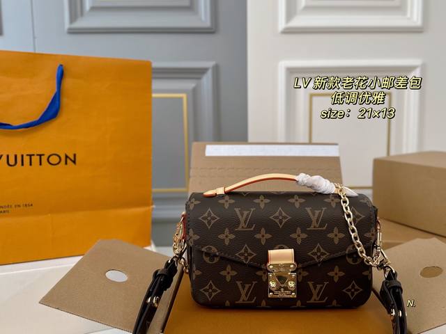 折叠盒飞机盒 Size:21×13 Lv 路易威登新款老花小邮差包 比旧款多了点时尚感,低调优雅又吸睛! 肩带调节成斜挎或者腋下,多种背法~ 实物绝对让人爱不释 折叠盒飞机盒 Size:21×13 Lv 路易威登新款老花小邮差包 比旧款多了点时尚感,低调优雅又吸睛! 肩带调节成斜挎或者腋下,多种背法~ 实物绝对让人爱不释