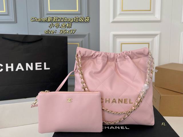 中号 折叠盒 Size：35×37中号 Chanel香奈儿22Bag垃圾袋 复古五金真的超有腔调！ 皮质细腻光泽感巨好 整体上身黑金更酷更高级 随性又时髦，香香
