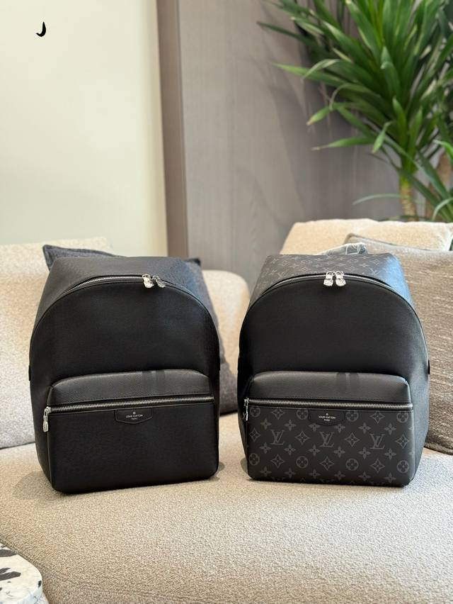 大牌男包分享 经典实用百搭 岛 Lv双肩包,如同一位贴心的时尚伙伴,伴您踏上每一段精彩旅程。 它采用Lv一贯的高品质材料,皮革坚韧且富有光泽,细节之处尽显奢华品 大牌男包分享 经典实用百搭 岛 Lv双肩包,如同一位贴心的时尚伙伴,伴您踏上每一段精彩旅程。 它采用Lv一贯的高品质材料,皮革坚韧且富有光泽,细节之处尽显奢华品