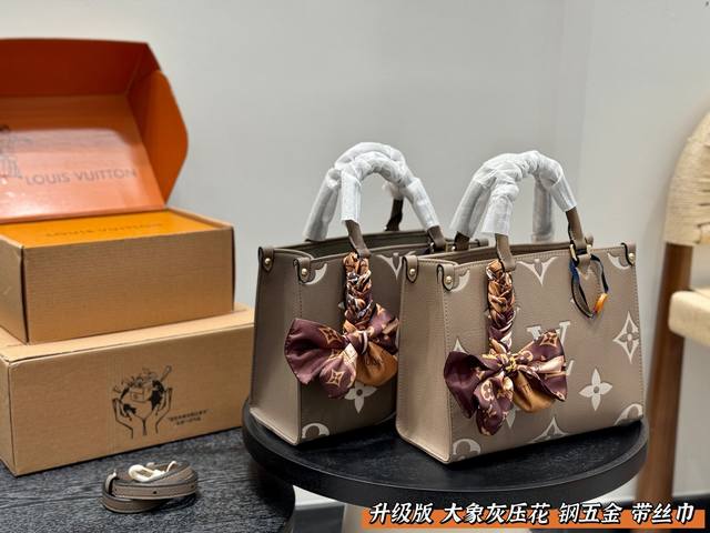 全套礼盒 升级版！全钢五金 带丝巾！ Size： 25*20Cm 小 压花丛林托特质量超好 懂货来 整个包都是牛皮品质 真的是太高级啦！ 冰淇淋色大象灰 这个颜