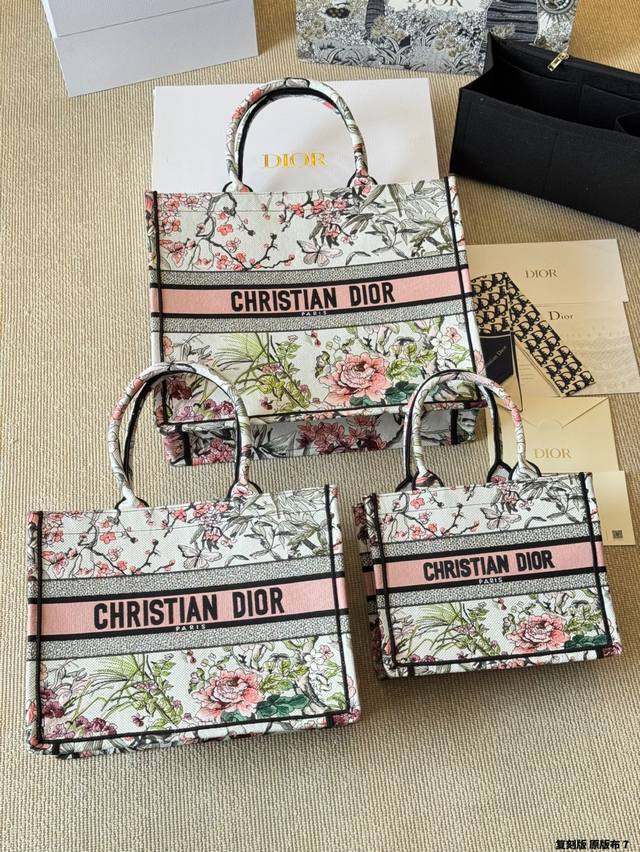 顶级原单 原版布 Dior 原版布提花 25Ss新款蝴蝶刺绣Book 托特包 Dior Book Tote今年最喜欢的一款购物袋 Tote我用的次数最多的包，因