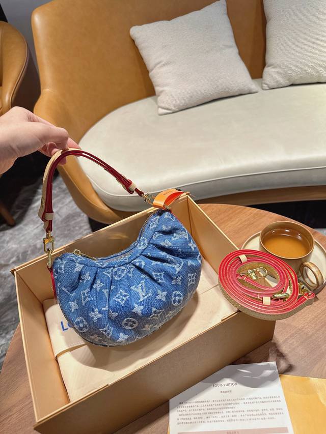 折叠礼盒飞机盒 25S最新的牛仔豌豆包,真正对的驴在这里了,这个系列的牛仔面料自从问世之后太多花里胡哨的版本了,但是能做对的没几个人,这个款我们对比了多种版本, 折叠礼盒飞机盒 25S最新的牛仔豌豆包,真正对的驴在这里了,这个系列的牛仔面料自从问世之后太多花里胡哨的版本了,但是能做对的没几个人,这个款我们对比了多种版本,