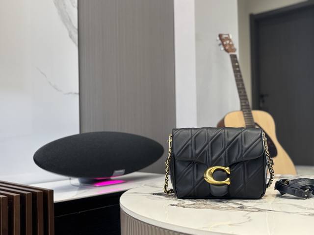 全套礼盒包装 Size:20*17Cm C家 秀款黑方Tabby Square Tabby20 风格和身高的尺寸都可以轻松驾驭 Tabby 牛皮材质轻便柔软 质 全套礼盒包装 Size:20*17Cm C家 秀款黑方Tabby Square Tabby20 风格和身高的尺寸都可以轻松驾驭 Tabby 牛皮材质轻便柔软 质