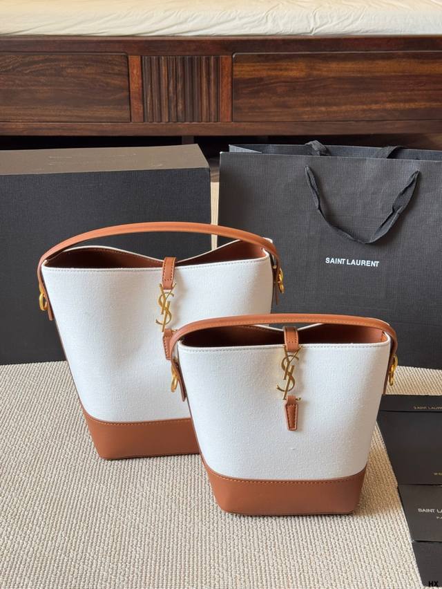 Ysl新款水桶包，人人都在问这款 ＃ Rose 新宠 柔软亮面小牛皮材质有光滑的触感，外观明亮而富有光泽并能完美地反射光线。有多种背携方式，堪称日常佳选：斜挎