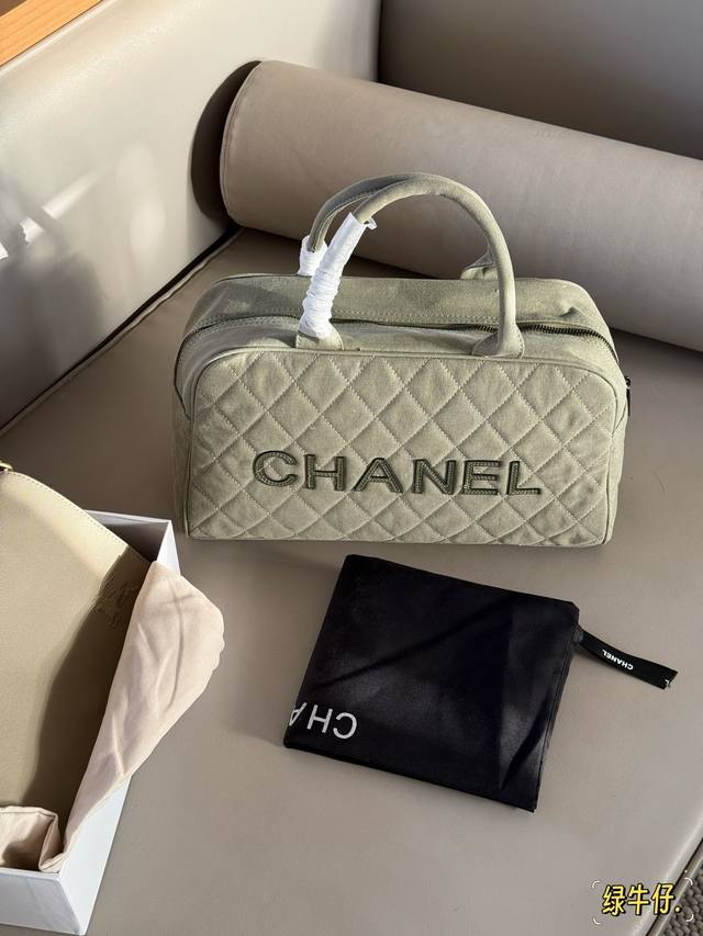 无盒 Size：37*21Cm 小香家 牛仔保龄球包系列~ 精致高级又好背 很可爱皮质 旅行健身 很舒服 贼能装