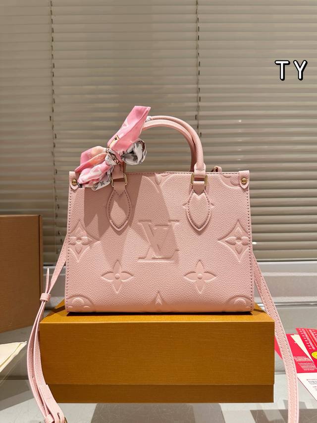 牛皮版本 丝巾 专柜对版礼盒包装 Lv Onthego 新款丛林包 Onthego绝对是通勤工具包必备单品之一轻盈容量大百搭最最关键不娇气小号的尺寸刚刚好也不像