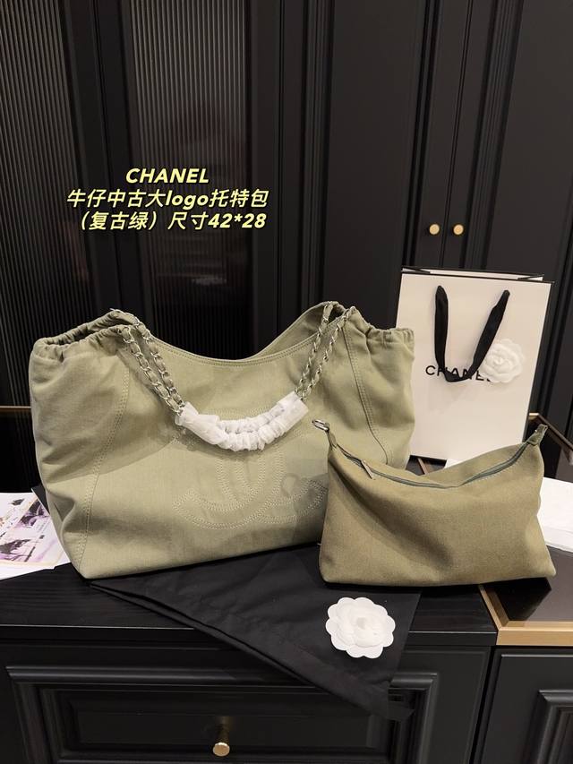 尺寸42*28 香奈儿Chanel 帆布牛仔大Logo托特包 酷酷的小香风系列，质感更高级 容量超级大也很耐用，上班通勤超方便