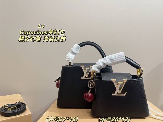 大号 折叠盒尺寸27.18 小号 折叠盒尺寸20.14 Lv Capucines贵妇包 贵妇包 金色扣五金,超繁琐制作工 序,女王范儿必备,Mini款独特超宽背 大号 折叠盒尺寸27.18 小号 折叠盒尺寸20.14 Lv Capucines贵妇包 贵妇包 金色扣五金,超繁琐制作工 序,女王范儿必备,Mini款独特超宽背