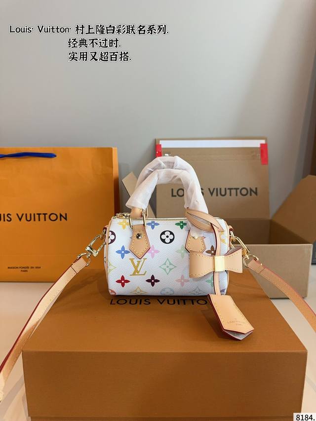 配礼盒. Lv Speedy None 枕头包 这款Retiro 手袋以标志性的Lv老花面料制成,搭配奢华的变色牛皮饰边,经典永恒。优雅低调的外形设计和宽敞的包 配礼盒. Lv Speedy None 枕头包 这款Retiro 手袋以标志性的Lv老花面料制成,搭配奢华的变色牛皮饰边,经典永恒。优雅低调的外形设计和宽敞的包