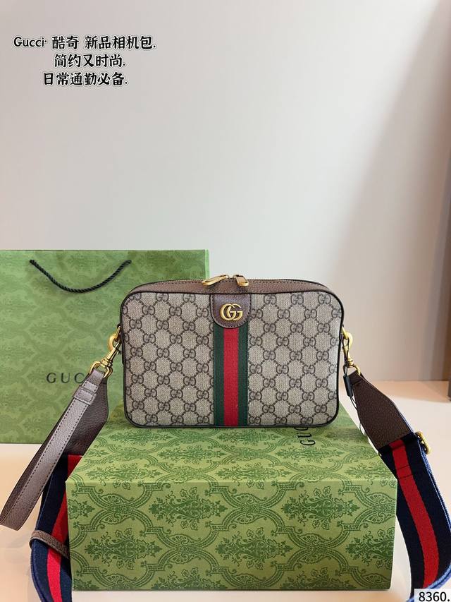 配礼盒. Gucci古奇 新款 相机包 百搭款Marmont 酷奇 印花 单肩手机包 美到无法无天的款式 今年简直引领时尚最In元素 上身超级好看 尺寸:25* 配礼盒. Gucci古奇 新款 相机包 百搭款Marmont 酷奇 印花 单肩手机包 美到无法无天的款式 今年简直引领时尚最In元素 上身超级好看 尺寸:25*