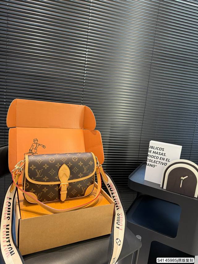 配飞机盒折叠盒子 顶级芯片版本全钢五金 Lv爆款王者法棍包-Lv Diane Ivdiane 又名法棍包,老花Monogram和皮拼焦糖色信封一样的包型 近,复 配飞机盒折叠盒子 顶级芯片版本全钢五金 Lv爆款王者法棍包-Lv Diane Ivdiane 又名法棍包,老花Monogram和皮拼焦糖色信封一样的包型 近,复