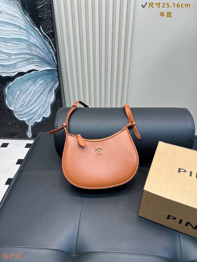 配礼盒 Pinko燕子月牙腋下包 要不要滴一眼就让你爱上的感觉 妥妥的少女感