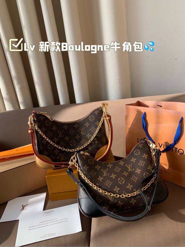 礼盒包装 Lv 新款Boulogne牛角包 拉链 老花 皮肩带 轻便 大容量▼ 斜挎 单肩 腋下 手提 一包四背，链条和肩带都可拆卸 预测今后必定是热门款。国外