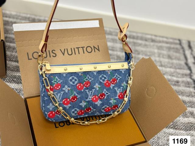 配飞机盒折叠盒子 Lv 路易威登 款 腋下中古麻将包，精致做工 很爱 形状优雅兼顾美观和容量 真的巨好看 而且很耐造 上班通勤日常都可以背尺寸：21 13