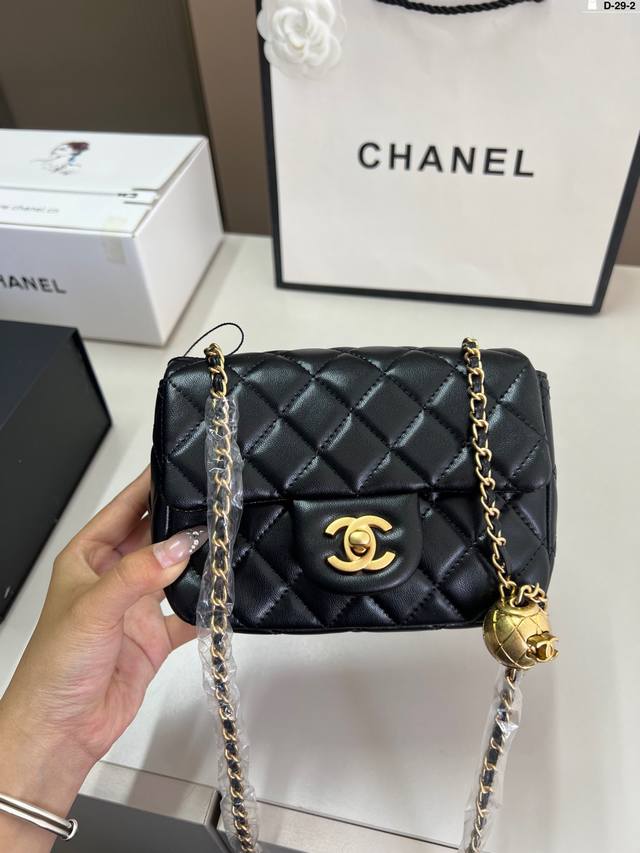 Chanel香奈儿经典链条金球方胖子 斜挎和单肩背 怎么搭配都Ok D-29-2尺寸17×11折叠盒飞机盒