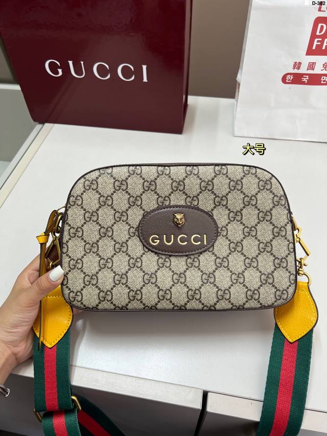 大 酷奇Gucci相机包斜挎包 真是超级百搭 质感又好 简直就是性价比之王！ D-382尺寸20×13 25×15折叠盒