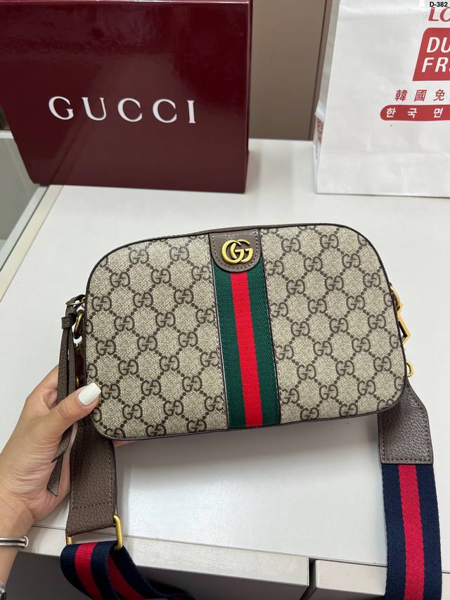 酷奇Gucci相机包斜挎包 真是超级百搭 质感又好 简直就是性价比之王！ D-382尺寸25×15折叠盒
