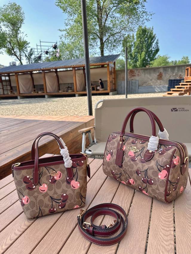 折叠礼盒包装 蔻驰Coach Mini购物袋 菜篮子可爱又趣味，超级耐看 不沉重也不老气，让抢镜指数飙升 尺寸16.6.14