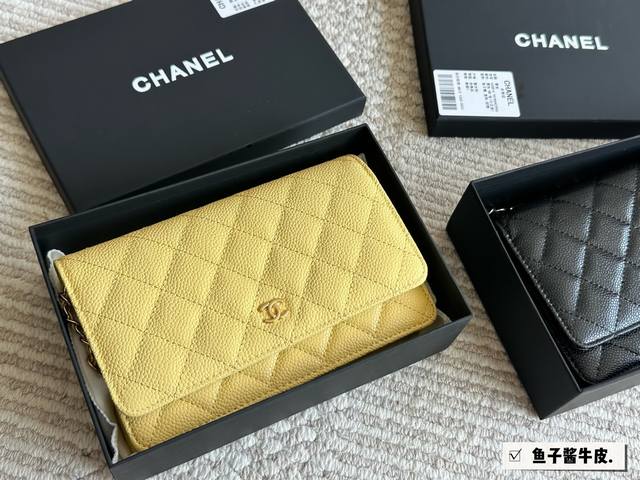 配包装 Size：20*13Cm 头层牛皮 小香家 发财包 Woc发财包，可以有 必须给自己安排 Chanel发财包香奶奶包中最经常用的一只