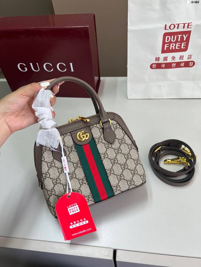 酷奇Gucci 贝壳包. 男女皆可的款式 经典系列 独特的艺术气息 D-382尺寸19×16折叠盒 酷奇Gucci 贝壳包. 男女皆可的款式 经典系列 独特的艺术气息 D-382尺寸19×16折叠盒