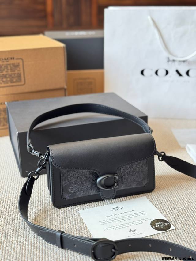 顶级原单 牛皮 三层 新Tabby 三层酒神包 Coach 家酒神包Tabby手提包单肩斜挎包。让小姐姐第一眼看到就会爱上它。被誉为平价版小酒神包的蔻驰Tabb