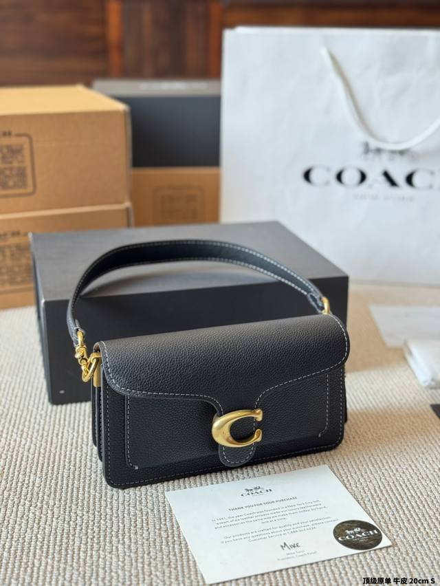 顶级原单 牛皮 三层 新Tabby 三层酒神包 Coach 家酒神包Tabby手提包单肩斜挎包。让小姐姐第一眼看到就会爱上它。被誉为平价版小酒神包的蔻驰Tabb